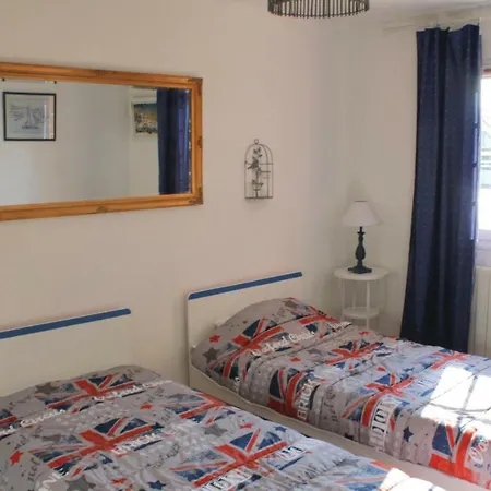 Three-bedroom Holiday In * Créances