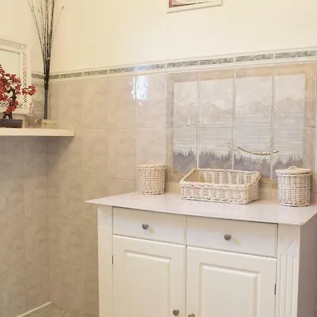 Three-bedroom Holiday In * Créances